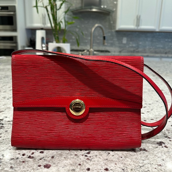 Authentic LOUIS VUITTON Arche 2Way Shoulder Clutch Bag Epi Leather Red M52577 - Picture 1 of 12
